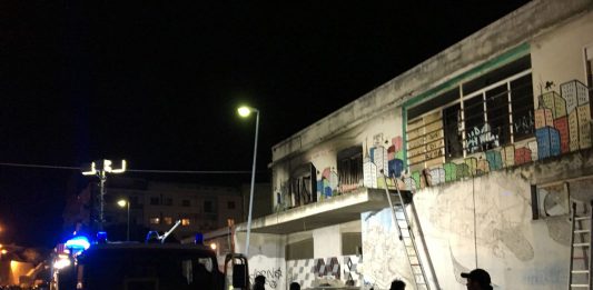 Incendio all’ex Casa del Portuale: nessun ferito (video)