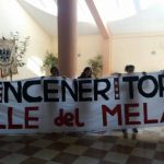 Occupato il comune di Santa Lucia del Mela: gli attivisti del NO inceneritore contro Musumeci