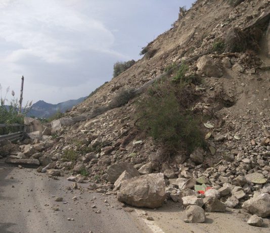 A18, Frana Letojanni: misure cautelari per 2 dirigenti CAS e 1 imprenditore