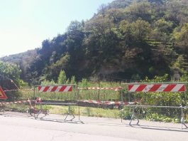 Briga superiore in stato di abbandono: strada senza protezione e degrado, la denuncia dell’ASAS