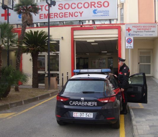 Danneggia gli arredi del Piemonte dopo essere stato soccorso, 60enne denunciato