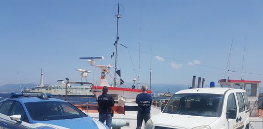 Tenta di rubare una motonave ancorata alla banchina Colapesce, arresto congiunto di Polizia di Stato e Capitaneria di Porto