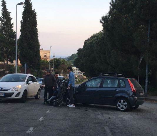 Scontro auto-moto all’Annunziata, tanta paura ma nessun ferito