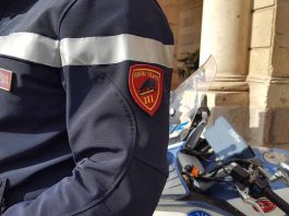 Tenta di rubare l’auto, sorpreso dalle Volanti