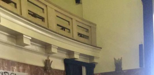 Unione Inquilini occupa l’aula consiliare durante l’ultima seduta