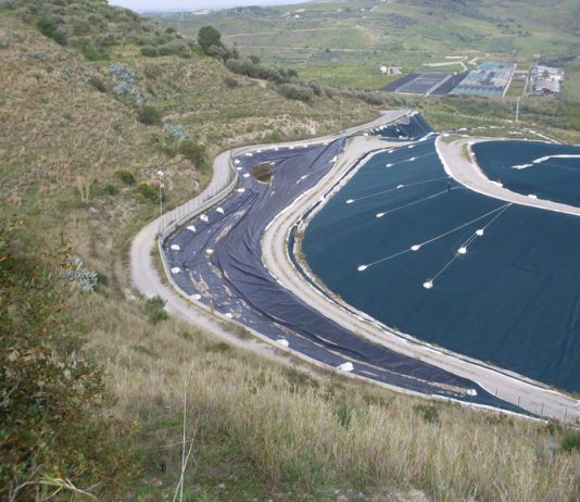 Svolta nell’inchiesta sulla discarica di Mazzarrà Sant’Andrea: venti indagati verso il rinvio a giudizio
