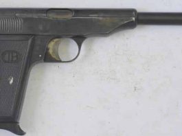 Colpi di arma da fuoco contro un esercizio commerciale, tre messinesi ai domiciliari