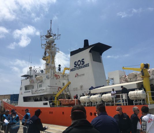 Sbarcati a Messina 73 migranti a bordo della Aquarius soccorsi dalla SOS Mediterranee