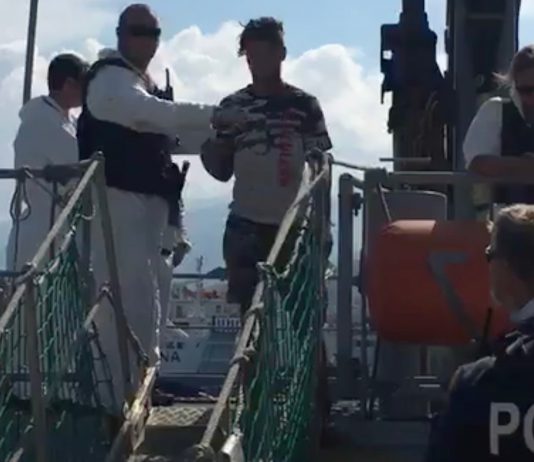 Messina: sbarcati pomeriggio 15 migranti a bordo della Protector