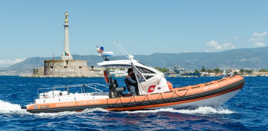 Attrezzi da pesca detenuti irregolarmente sequestrati dalla Guardia Costiera