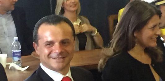 De Luca e il caffè ‘amaro’ degli impiegati comunali: vietato commentare i suoi provvedimenti