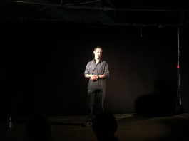 Il riso amaro di Steve Cable, un “Uomo maturo” al Teatro dei 3 Mestieri