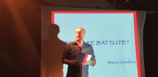 Teatro dei Mestieri: Marco Cavallaro in “una serata…come viene”, l’ironia salverà il mondo?