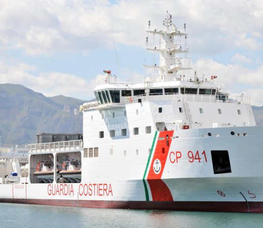 Nave Diciotti, altri 16 migranti sbarcano per motivi sanitari