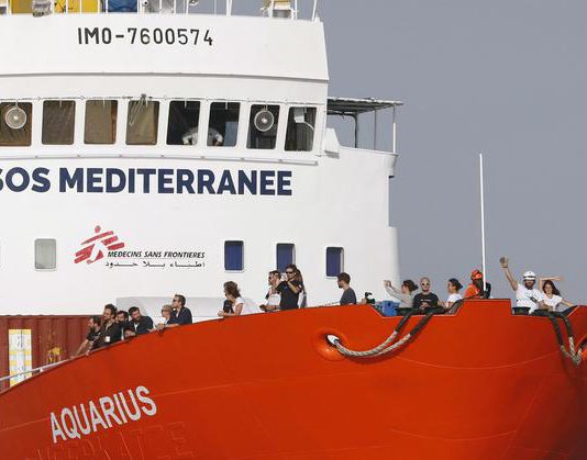 Sbarcati a Malta 58 migranti della nave Aquarius