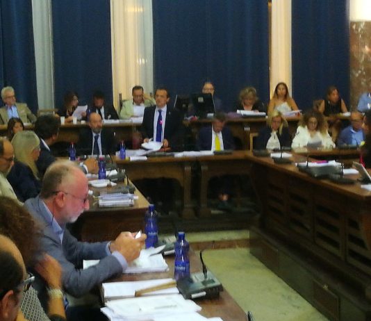 I consiglieri 5 Stelle al Sindaco De Luca: “No all’incontro a porte chiuse”