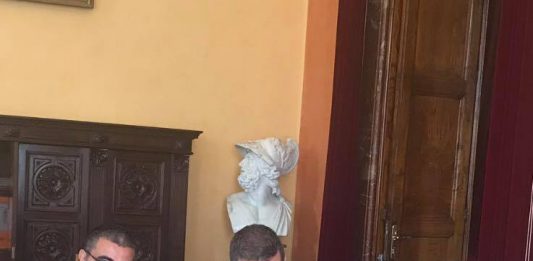 De Luca ritira la proposta di modifiche al regolamento consiliare