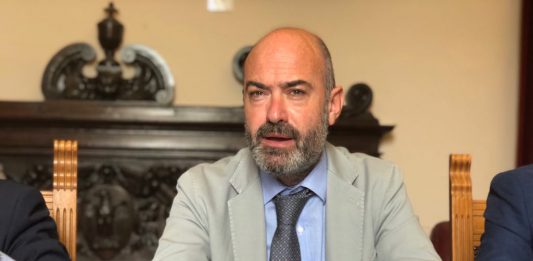 Caso Mondello, MessinAccomuna chiede le dimissioni: “Comune parte lesa da chi lo amministra”