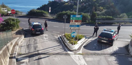 Aveva lanciato un bicchiere contro un poliziotto: arrestato