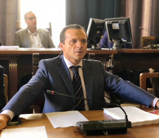 Cateno De Luca rimanda le sue dimissioni a martedì 16, ecco perché