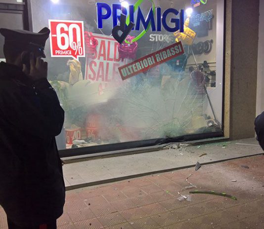 Arrestati i responsabili della bomba davanti al negozio Primigi di Santa Teresa Riva, movente il “rancore” con l’azienda