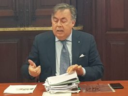 Caro carburanti alle Eolie, “stop al monopolio”