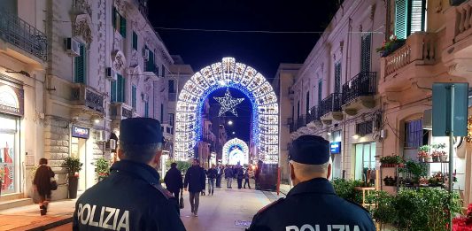 Rubano benzina da un motorino in sosta, denunciati due uomini e due donne