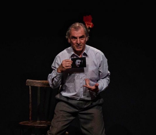 Teatro Clan Off, “Il beniamino delle farfalle”: noi ignoranti della rivoluzione
