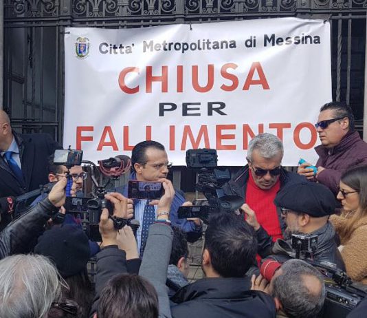 De Luca e l’ex Provincia: i nostri lettori non sono “uterini”, ecco perchè non ne parliamo