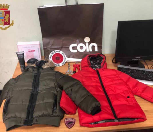 Coppia di ladri, sorpresi con la merce appena rubata: arrestate