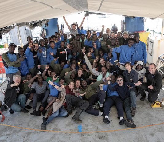 De Luca populista sui migranti di Sea Watch, “rispolvera” le baracche: intanto a Catania si fanno “accertamenti”