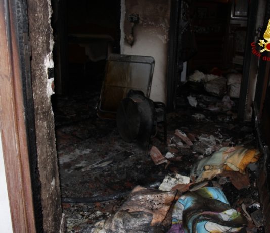 Barcellona P.G. Bombola causa incendio in un’abitazione (foto)