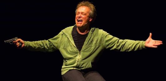 Al Clan Off Teatro torna l’artista siciliana Luana Rondinelli autrice di “A testa sutta”