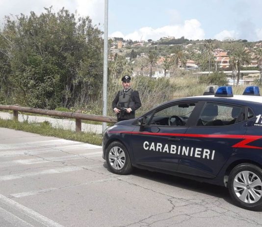 Tenta di rubare un’auto, arrestato da un Carabiniere libero dal servizio