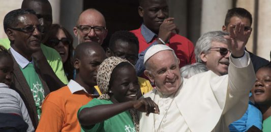 Papa Francesco sceglie il tema della Giornata Mondiale del Migrante:“Non si tratta solo di migranti”