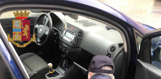 Sorpreso a rovistare all’interno di un’auto parcheggiata in via Ecuador, arrestato