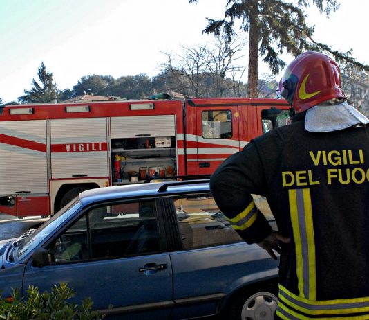 Messina: grosso ramo che rischia di cadere, blocca Viale Regina Margherita
