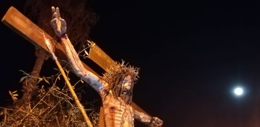 Pasqua nel borgo marinaro di Ganzirri, in processione le opere del maestro Nuccio Bertuccio (fotogallery)