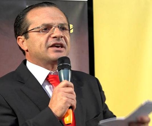 De Luca contro i sindacati sfodera il dipendente Atm “infedele”: autista beccato a fare mercato