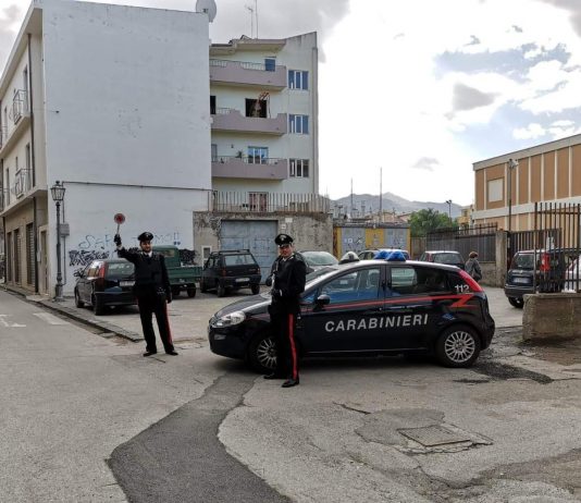 Chiede soldi in cambio di un’assunzione alle Poste, arrestata dai Carabinieri