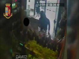 Arresto lampo per due ladri che avevano rapinato un biscottificio. Video