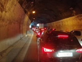 A18, maxitamponamento alla galleria Scaletta: traffico a rilento