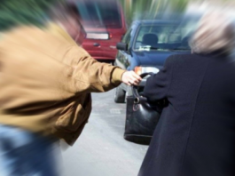 Scippava le vecchiette, identificato e arrestato dalle forze dell’ordine