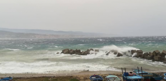 Messina flagellata dallo Scirocco: raffiche fino a 100 km orari