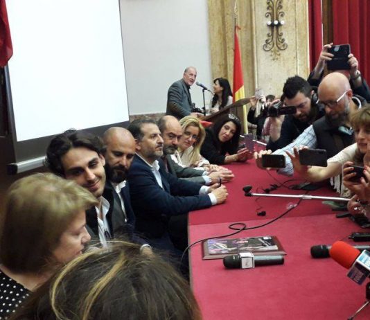 Bagno di folla per Alberto Urso, il vincitore di Amici festeggiato anche da Prefetta e Amministrazione