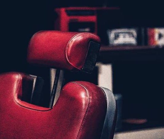 Cala il sipario sul Teatro Clan Off con la prima nazionale “Il rasoio di Occam”, prodotto dal Clan degli Attori, in scena l’11 e il 12 maggio