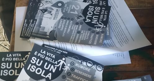 Oggi presidio a Piazza Cairoli: “Le piazze sono fatte per le persone, non per le macchine” (video e foto)