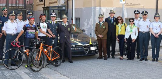 Finanziere riminese in bici attraversa l’Italia per ricordare un collega scomparso prematuramente