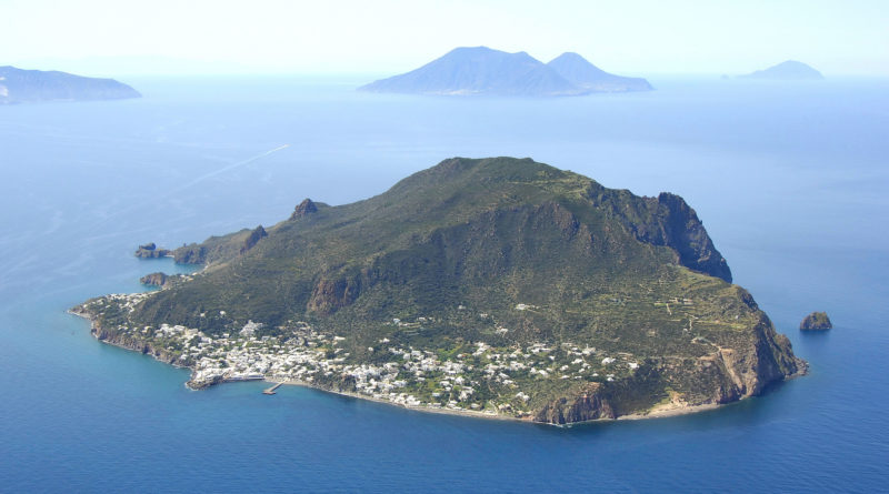 Abusi edilizi a Panarea: sei persone denunciate - MessinaOra.it