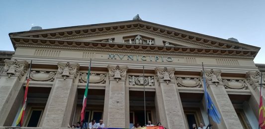 Messina arcobaleno: un drappo a Palazzo Zanca il 6 giugno